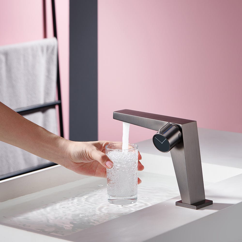BLIOTE Clock-Shaped Faucet faucet front view