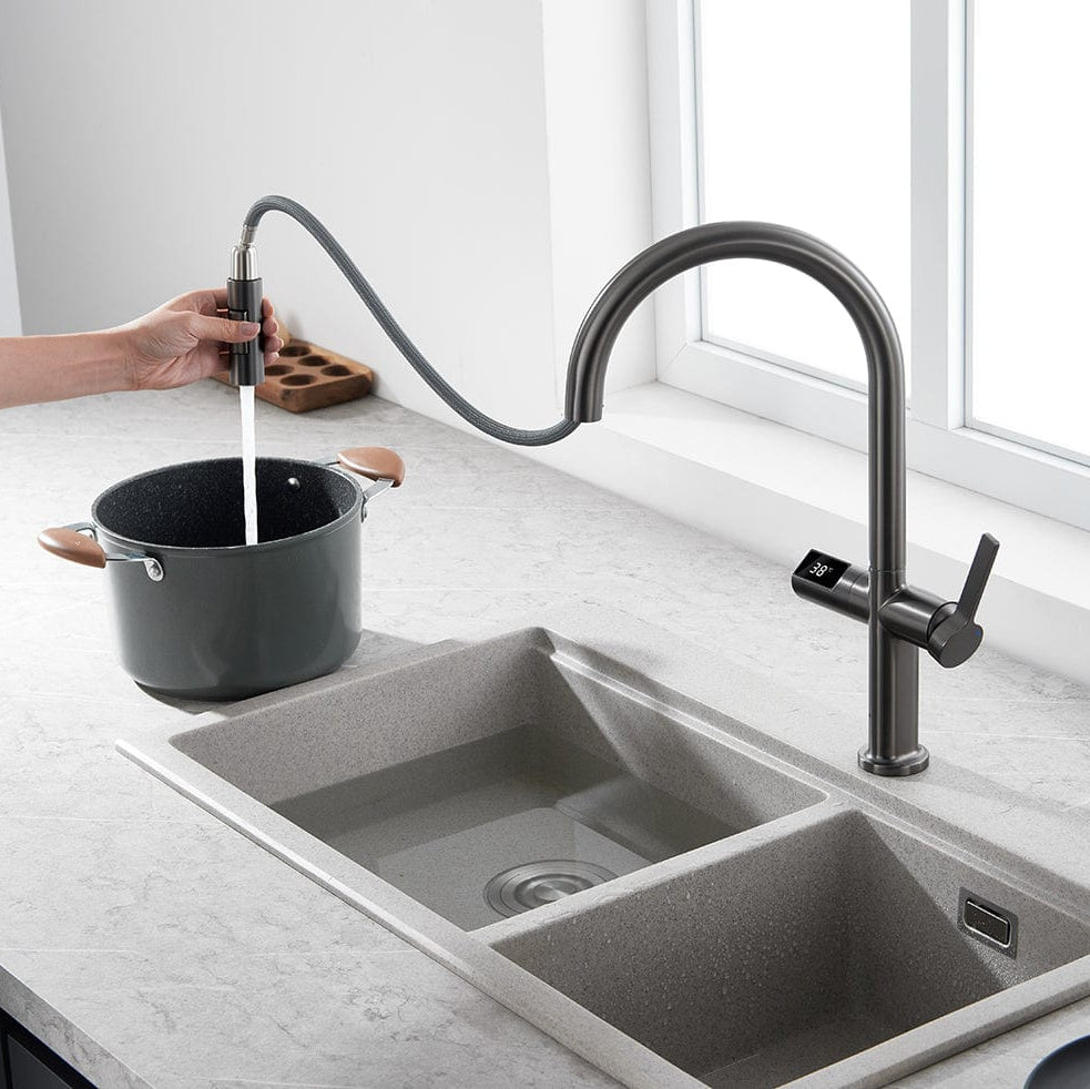 BLIOTE Sensor-activated &amp; Kitchen Tap faucet finish detail